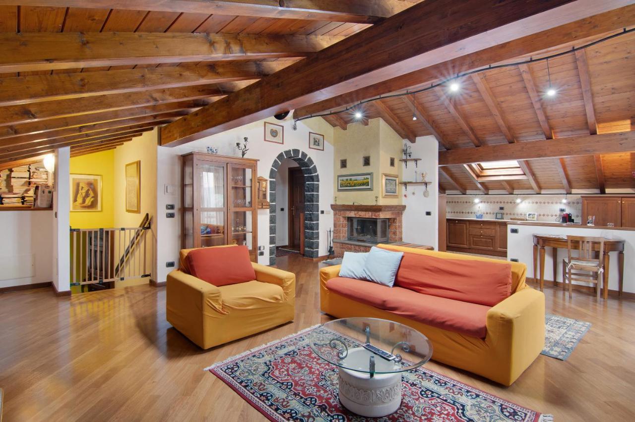 Apartamento La Mansarda Di Eros E Tiziana Lanzo dʼIntelvi Exterior foto