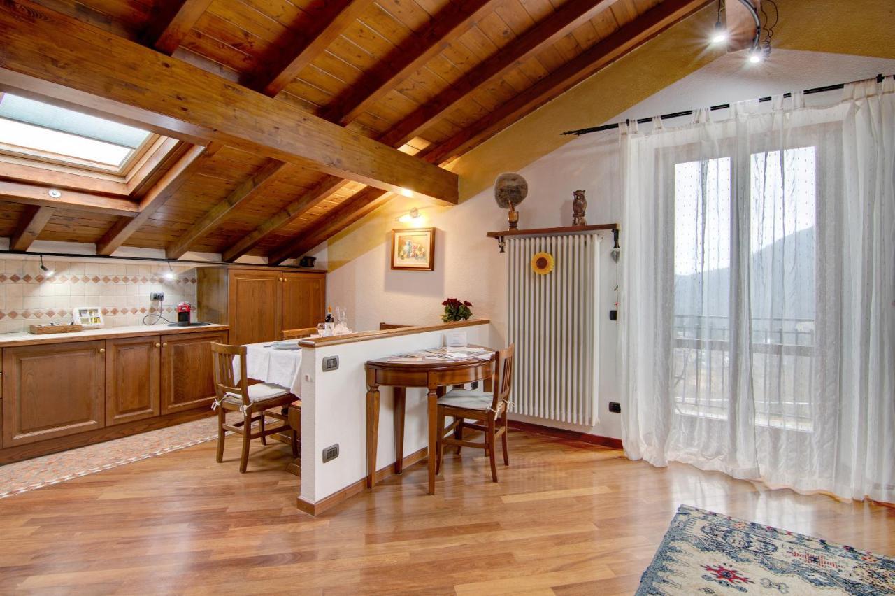Apartamento La Mansarda Di Eros E Tiziana Lanzo dʼIntelvi Exterior foto