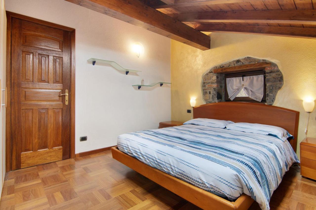 Apartamento La Mansarda Di Eros E Tiziana Lanzo dʼIntelvi Exterior foto