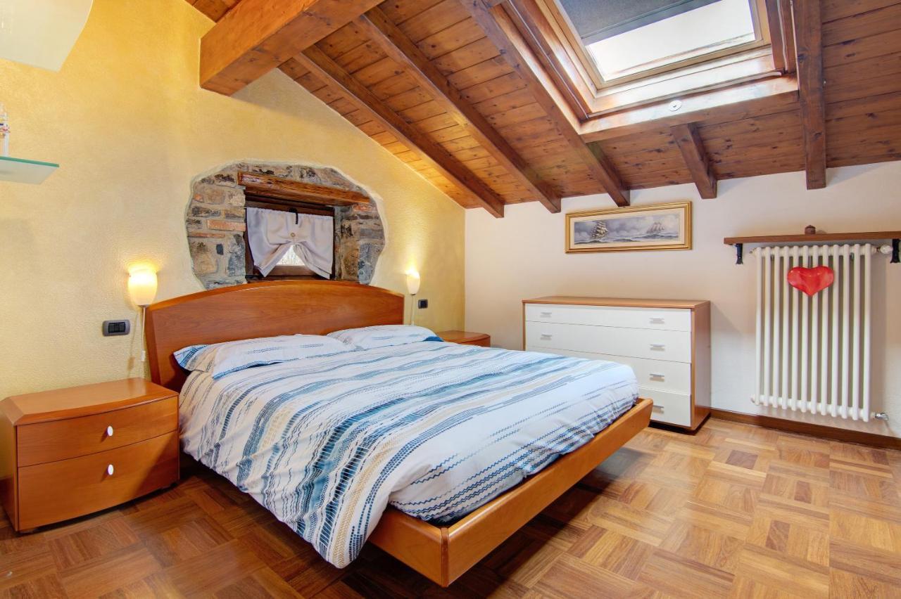 Apartamento La Mansarda Di Eros E Tiziana Lanzo dʼIntelvi Exterior foto
