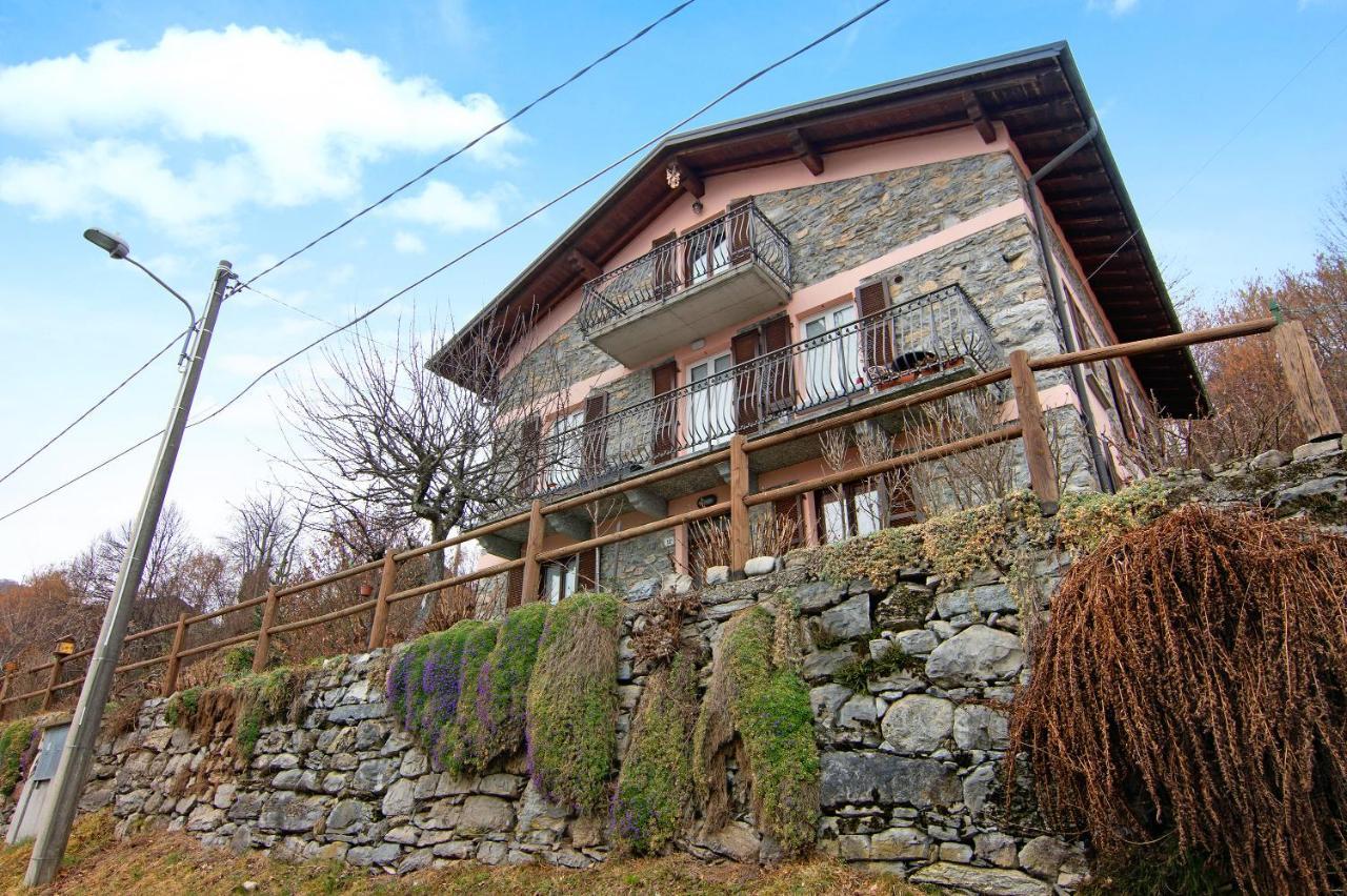 Apartamento La Mansarda Di Eros E Tiziana Lanzo dʼIntelvi Exterior foto