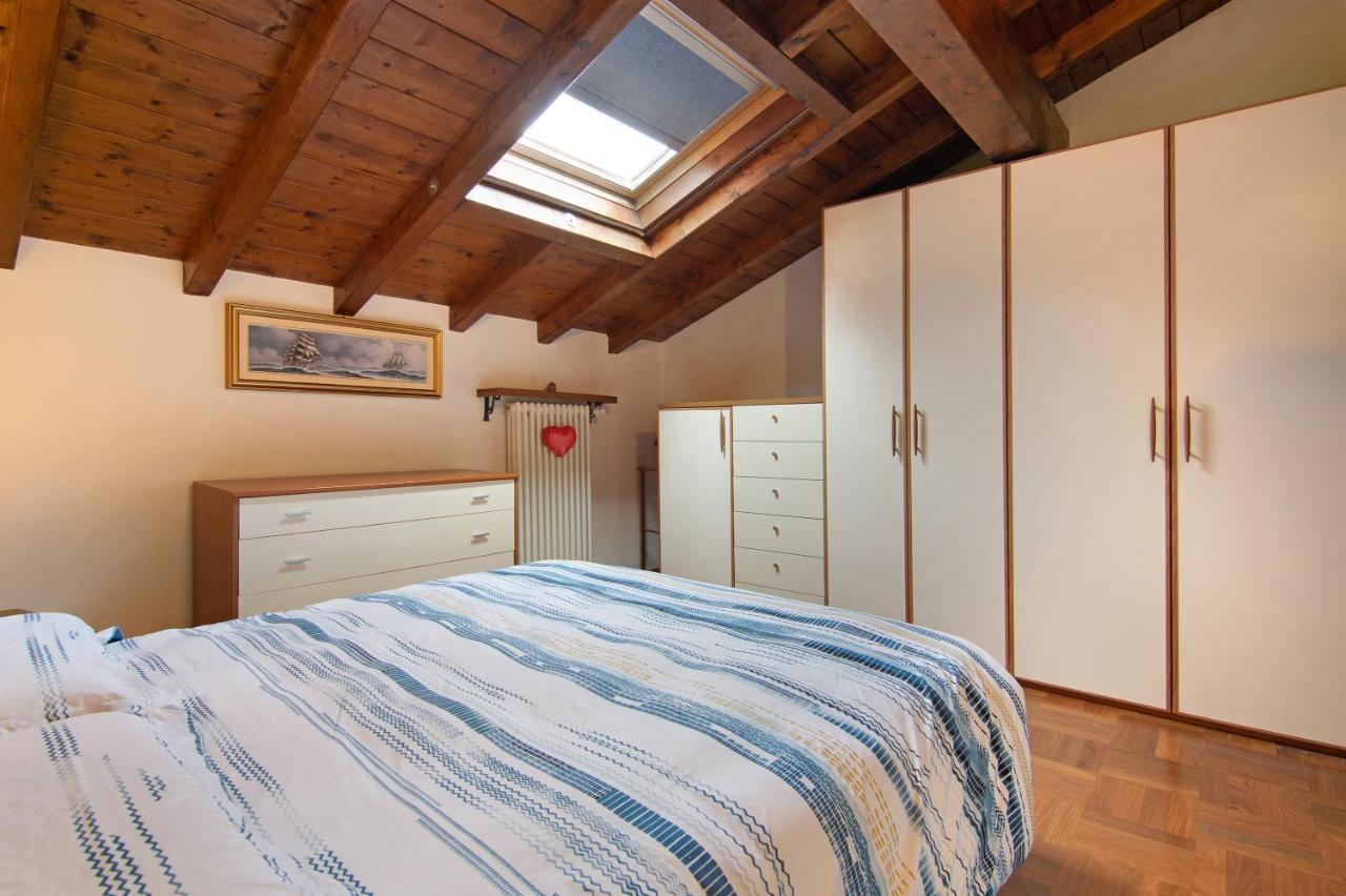 Apartamento La Mansarda Di Eros E Tiziana Lanzo dʼIntelvi Exterior foto