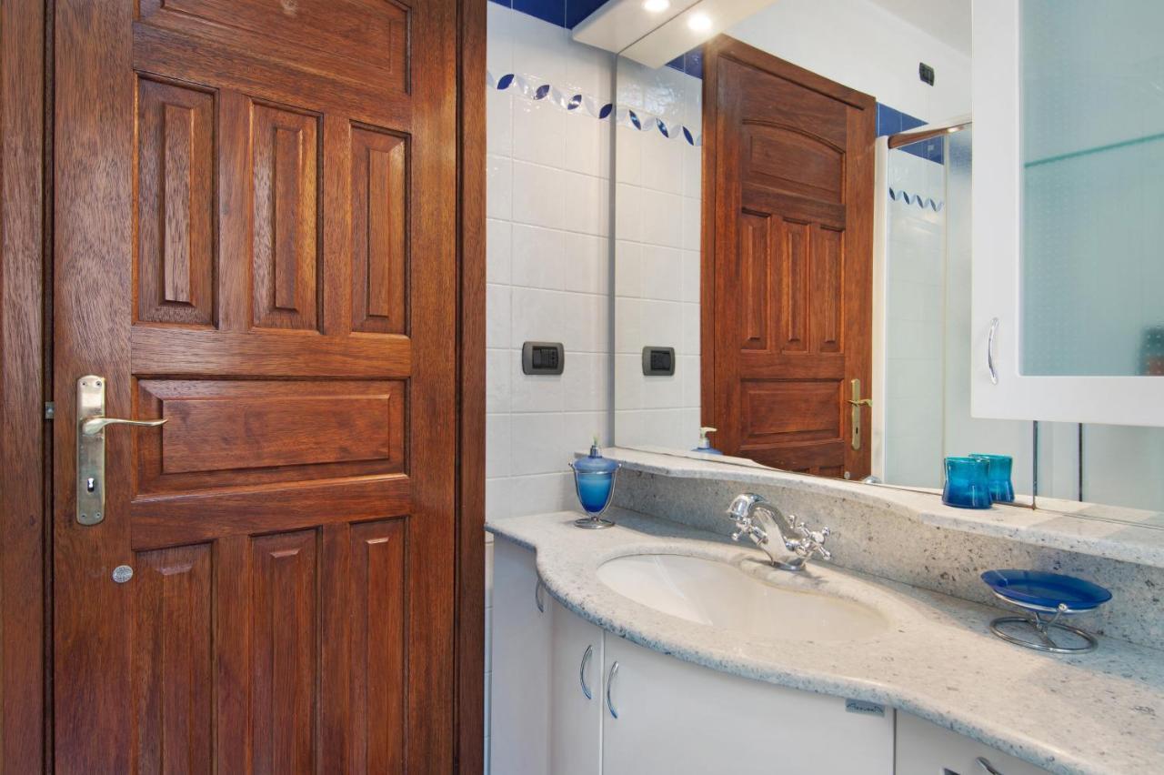 Apartamento La Mansarda Di Eros E Tiziana Lanzo dʼIntelvi Exterior foto